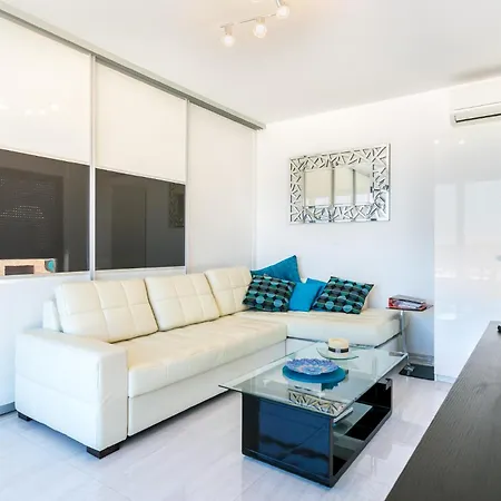 Vizula D - App Ulla - Mpolo Apartament *