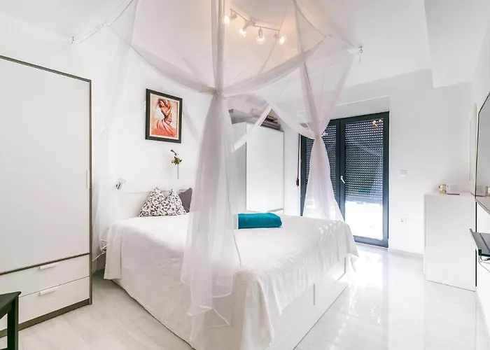 Vizula D - App Ulla - Mpolo Apartman *