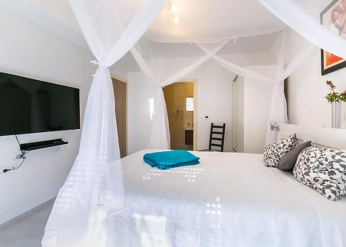 Vizula D - App Ulla - Mpolo Apartament *